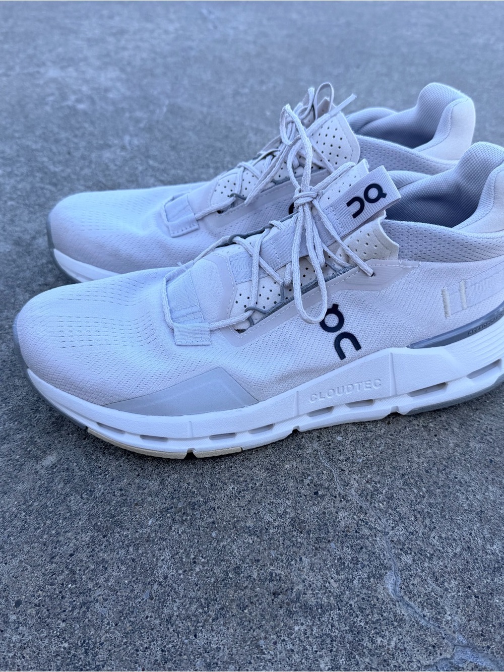 On Cloudnova 2 women’s running shoes size 9.5